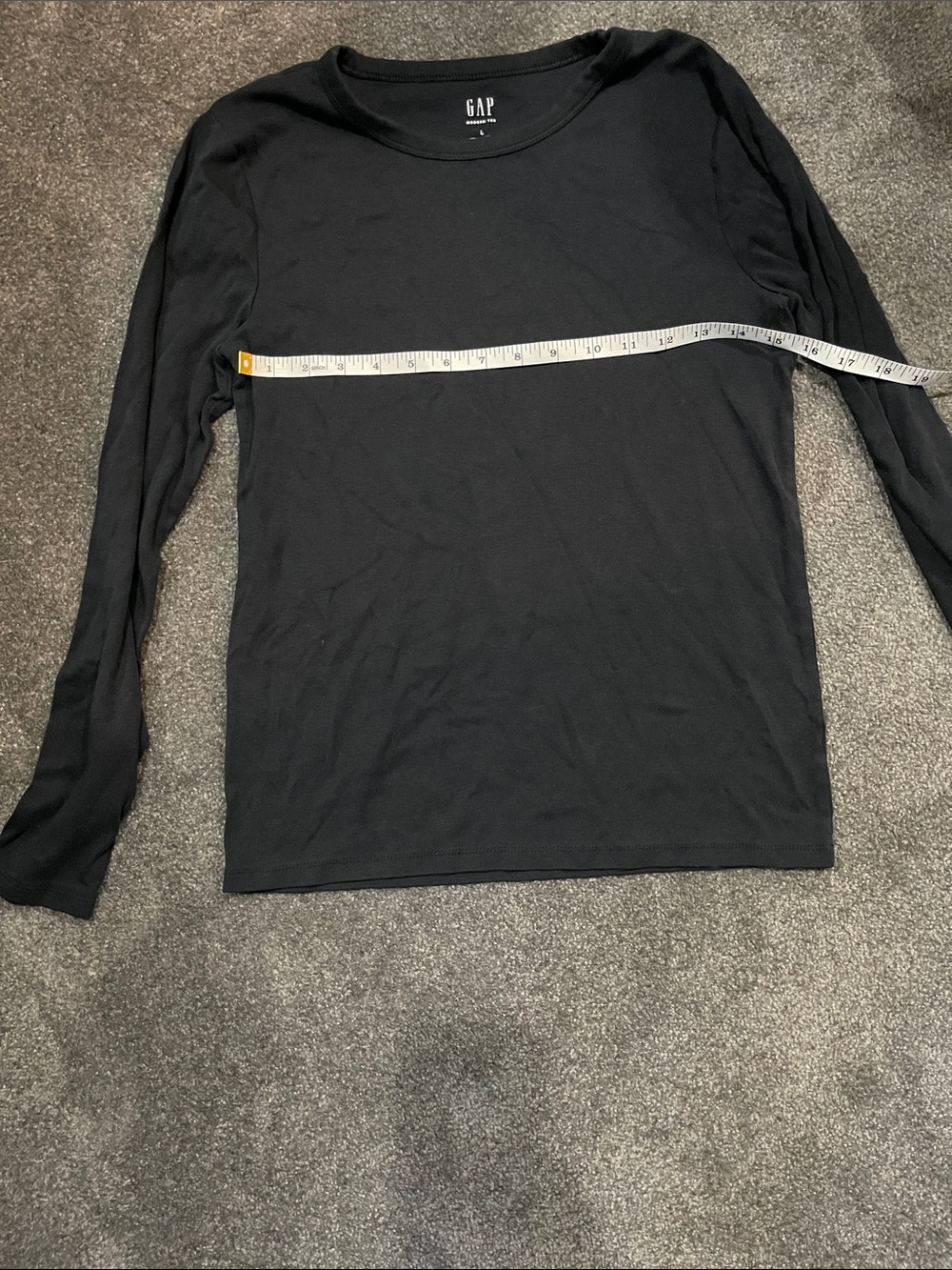 GAP ladies Long-Sleeve Crew Neck Shirt in Black
